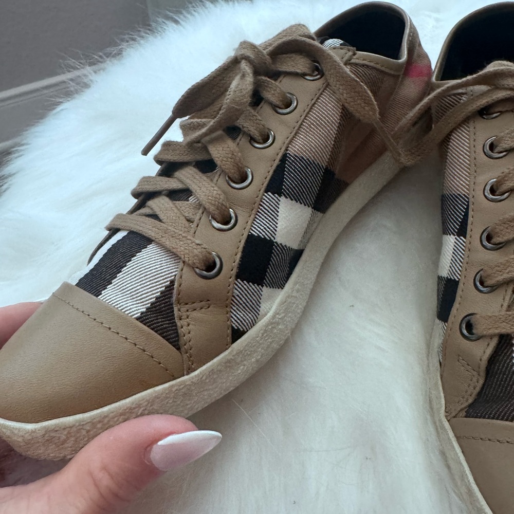 Burberry Brown Sneakers with Plaid Pattern - Picture 4 of 8